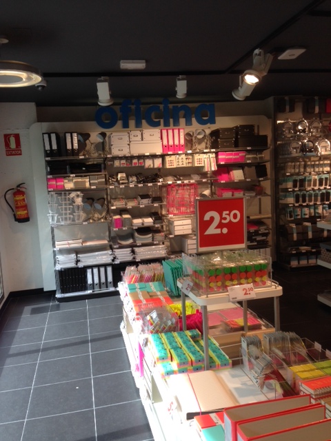 Todo un apartado de material de oficina